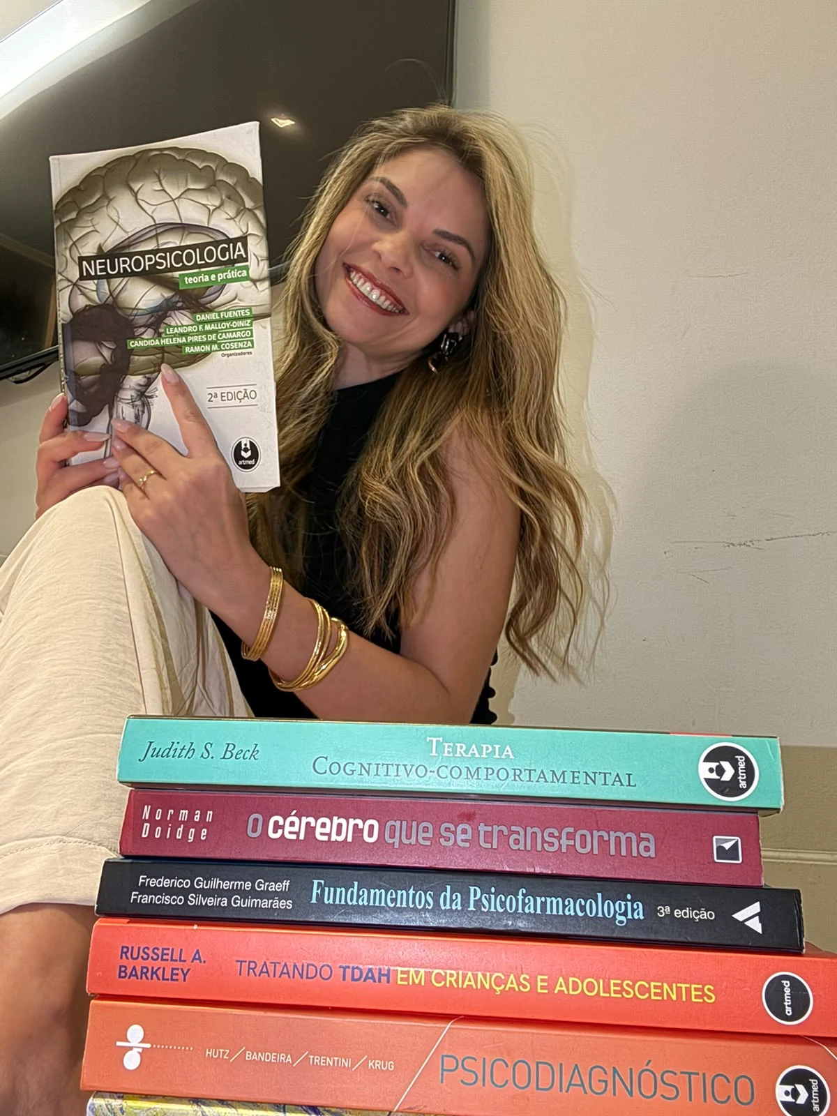 Psicóloga Juliana Costa em seu consultório